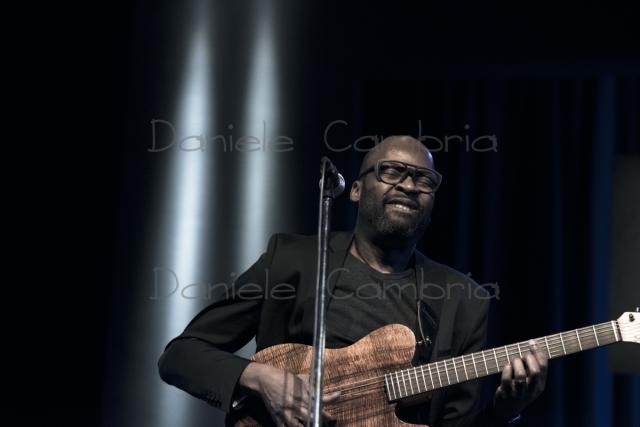 Lionel Loueke (19)